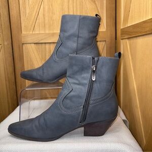 Circus by Sam Edelman Gray Ankle Booties with Sleek Design size 7.5
